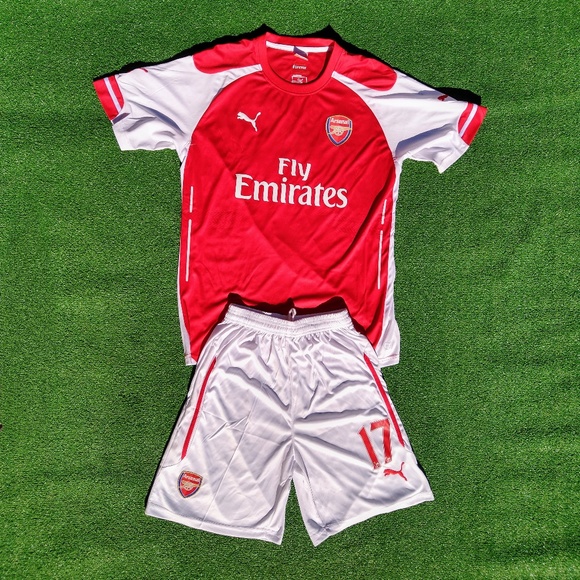 Retro Arsenal Gunners Puma EPL2013 Spain Nacho Monreal 17 Home Jersey/Shorts Kit